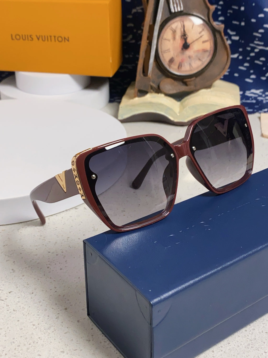 Louis Vuitton Fashion Gray Lens Sunglasses for Women - detail image 10