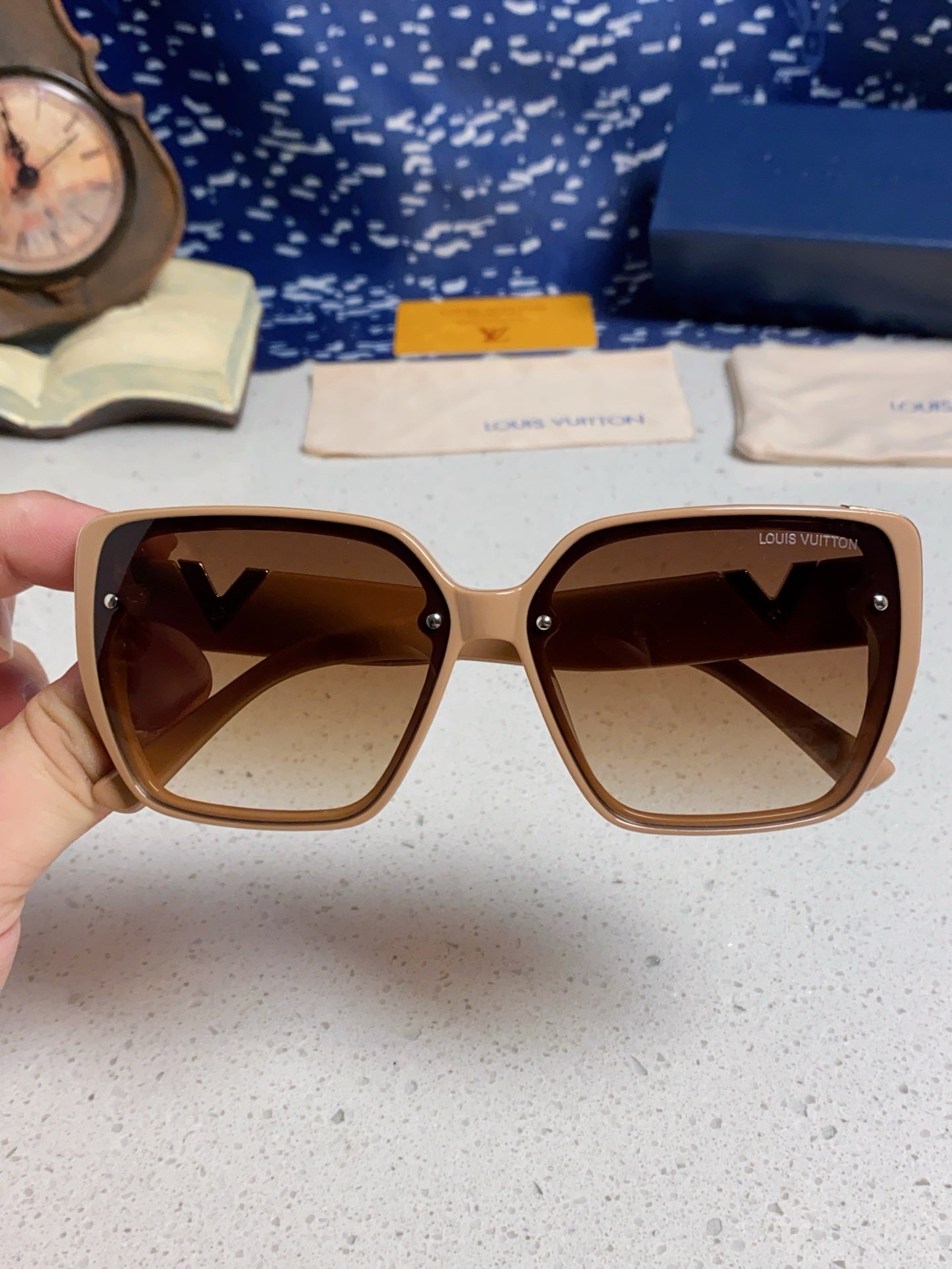 Louis Vuitton Fashion Brown Lens Sunglasses for Women - detail image 4