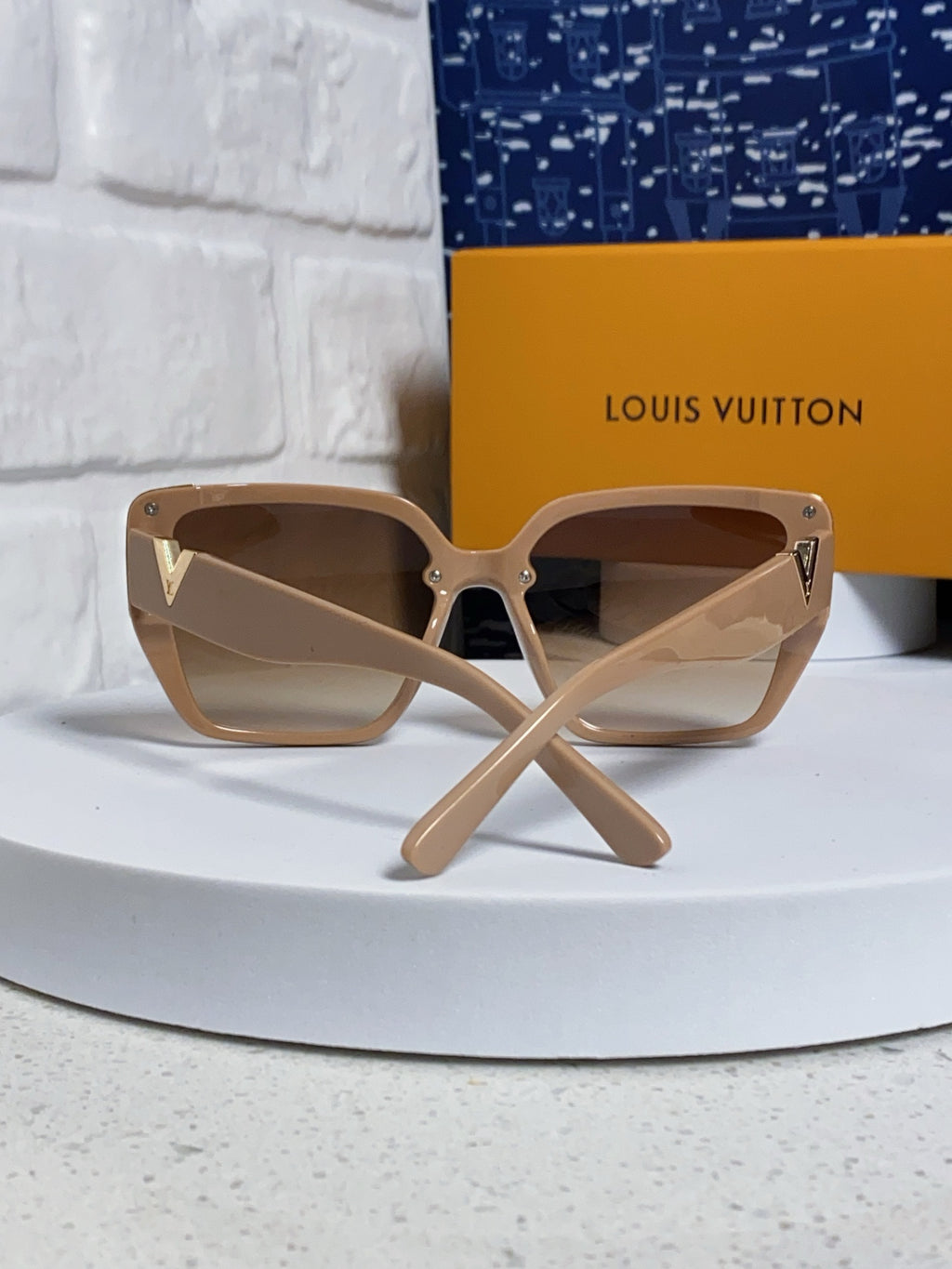Louis Vuitton Fashion Brown Lens Sunglasses for Women - detail image 3