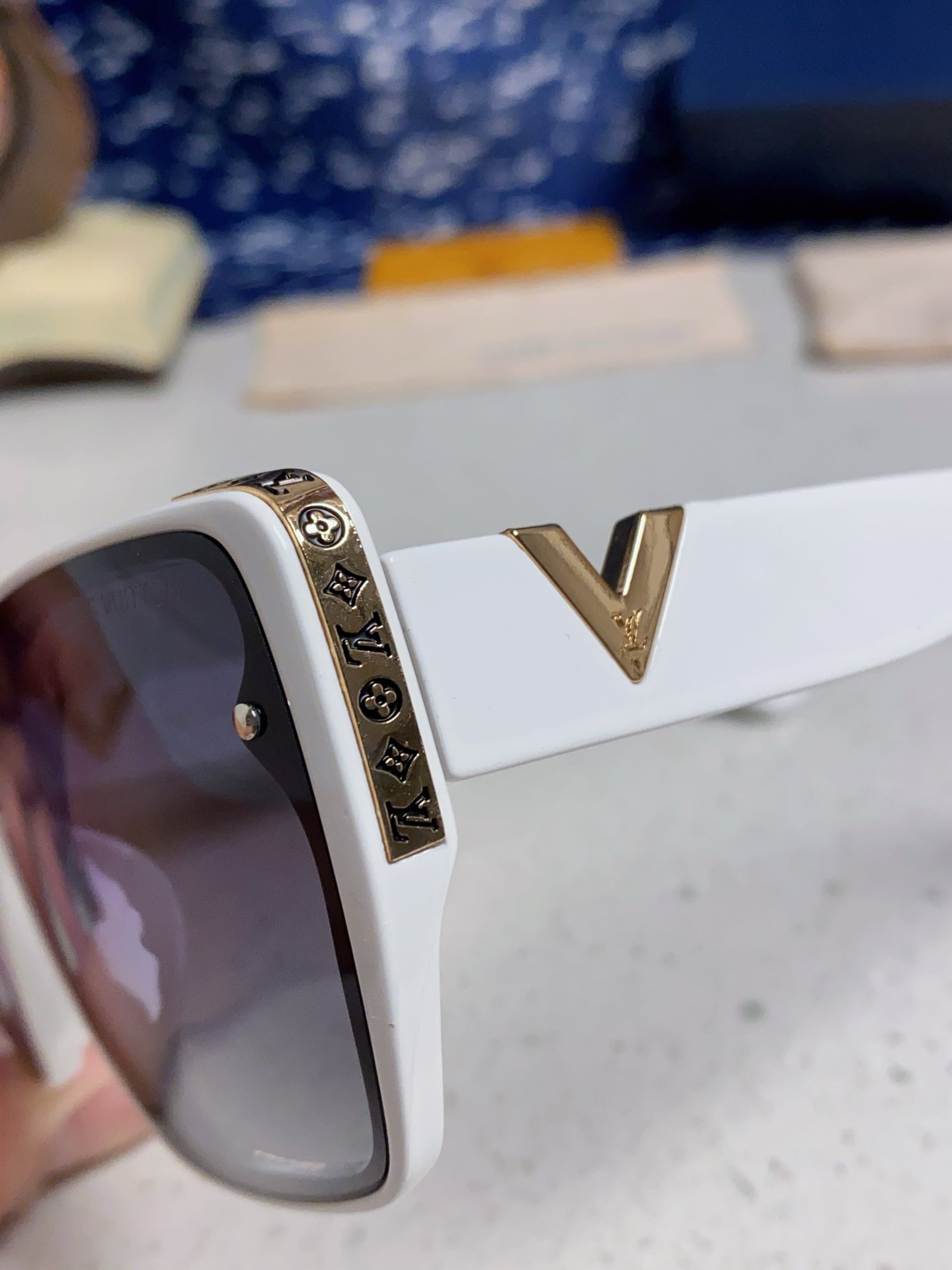 Louis Vuitton Fashion Silver Lens Sunglasses for Women - 486217 - detail image 7