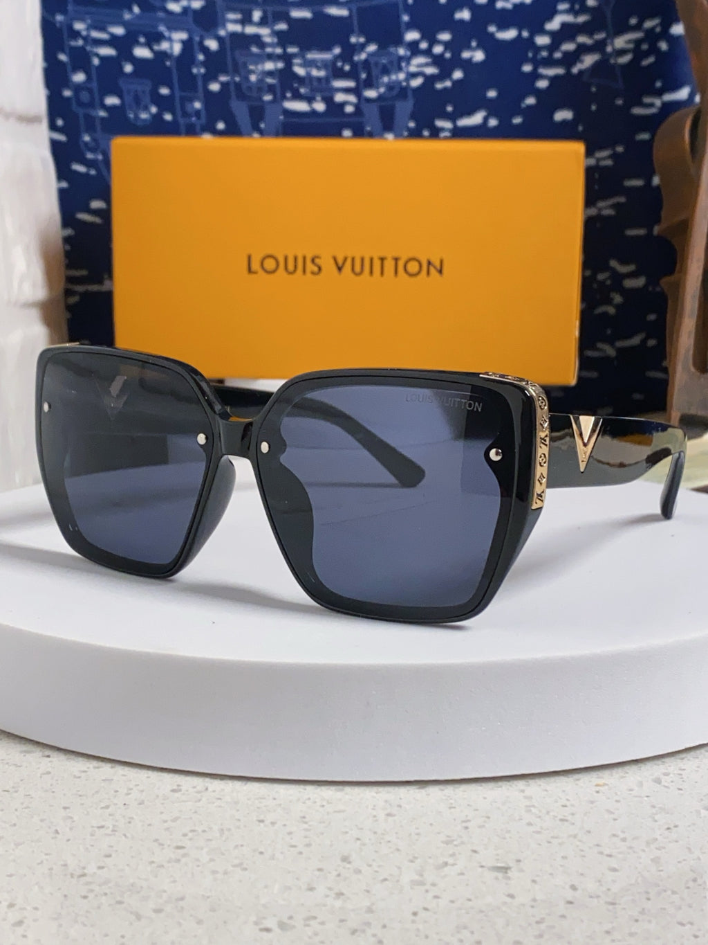 Louis Vuitton Fashion Blue Lens Sunglasses for Women - 486218