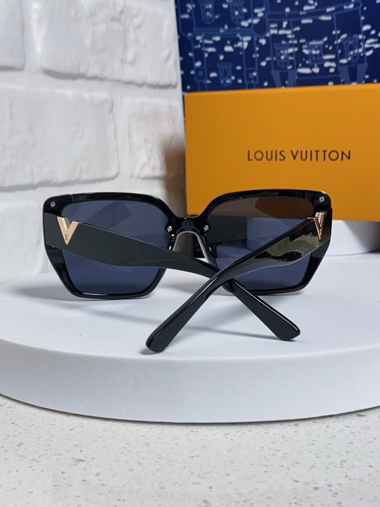 Louis Vuitton Fashion Blue Lens Sunglasses for Women - 486218 - detail image 3