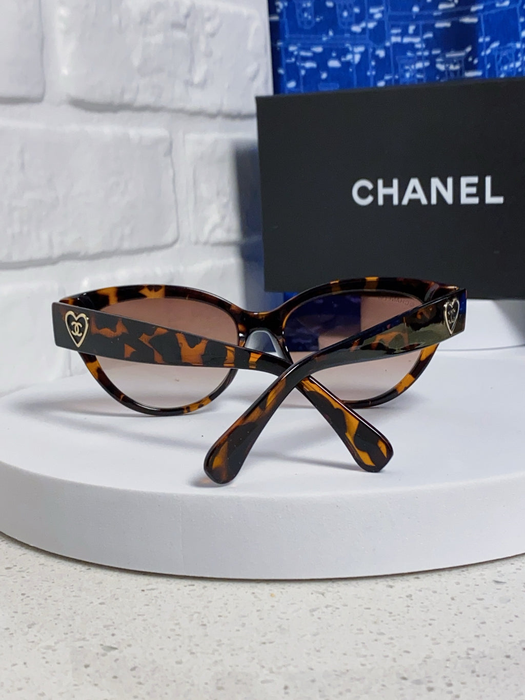 Chanel Cat-Eye Red Lens Sunglasses for Men & Women - 371683 - detail image 3