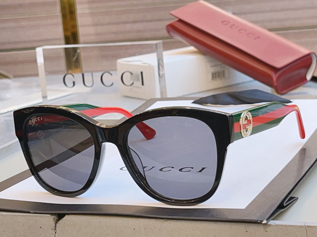 Gucci GG1866SK Fashion Gray Lens Sunglasses for Men & Women - detail image 3
