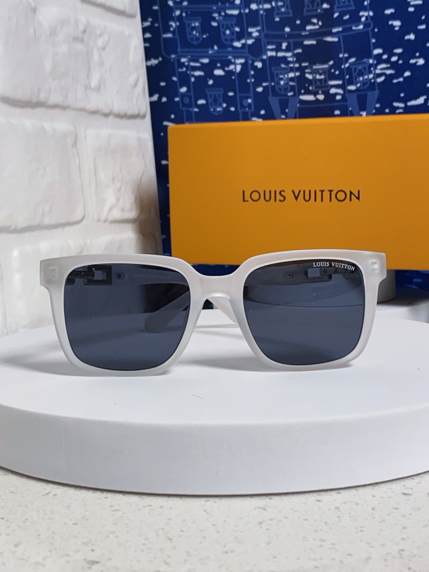 Louis Vuitton Square Blue Lens Sunglasses for Men & Women - 448540 - detail image 2