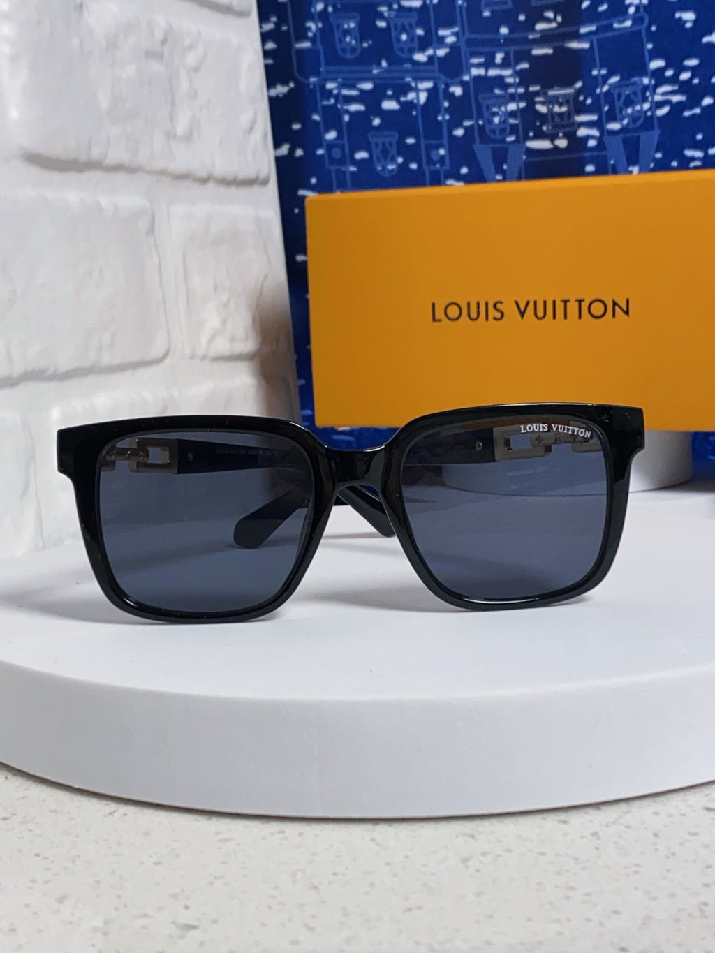 Louis Vuitton Square Black Lens Sunglasses for Men & Women - 448543 - detail image 2