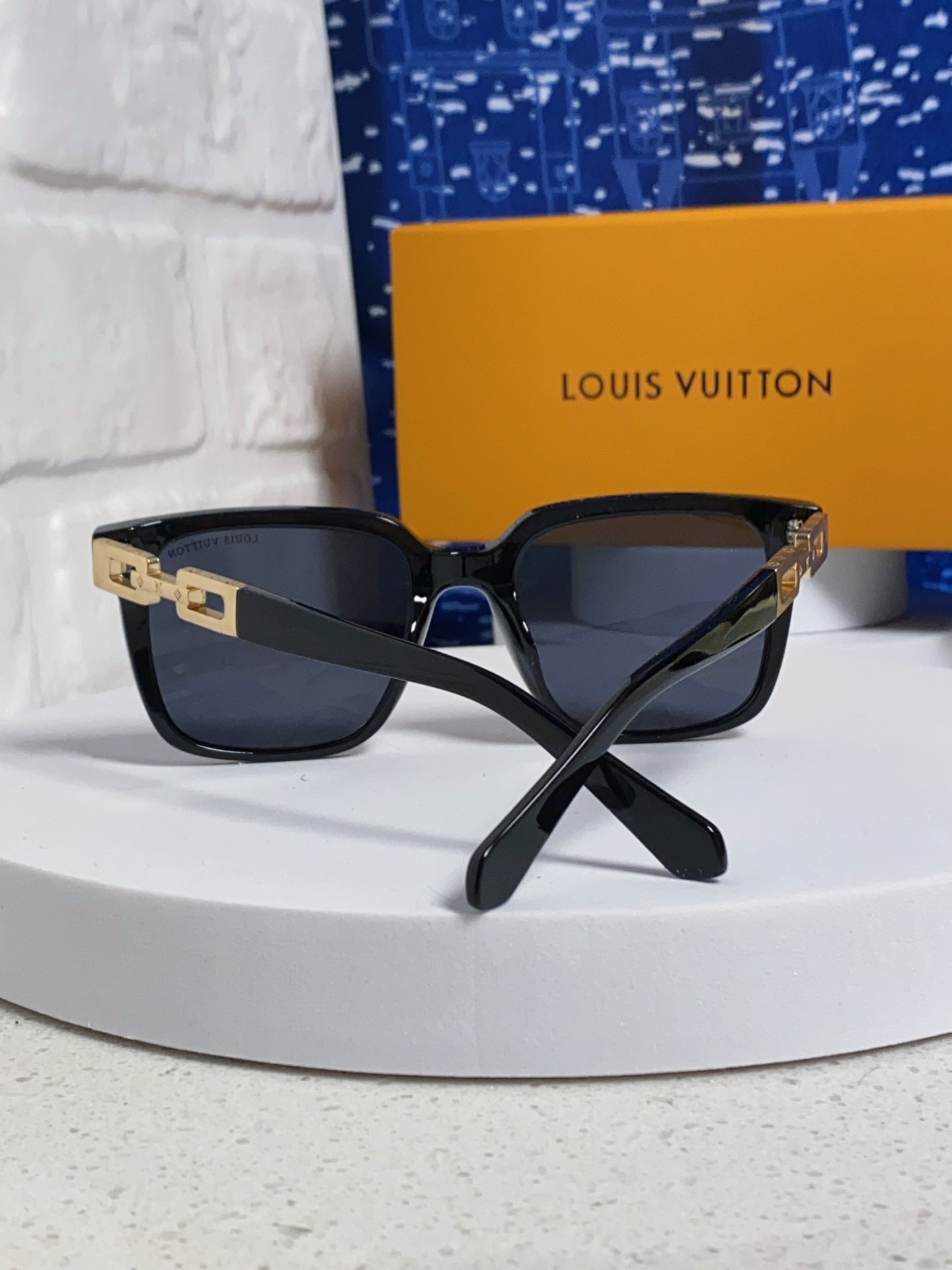 Louis Vuitton Square Black Lens Sunglasses for Men & Women - 448543 - detail image 3