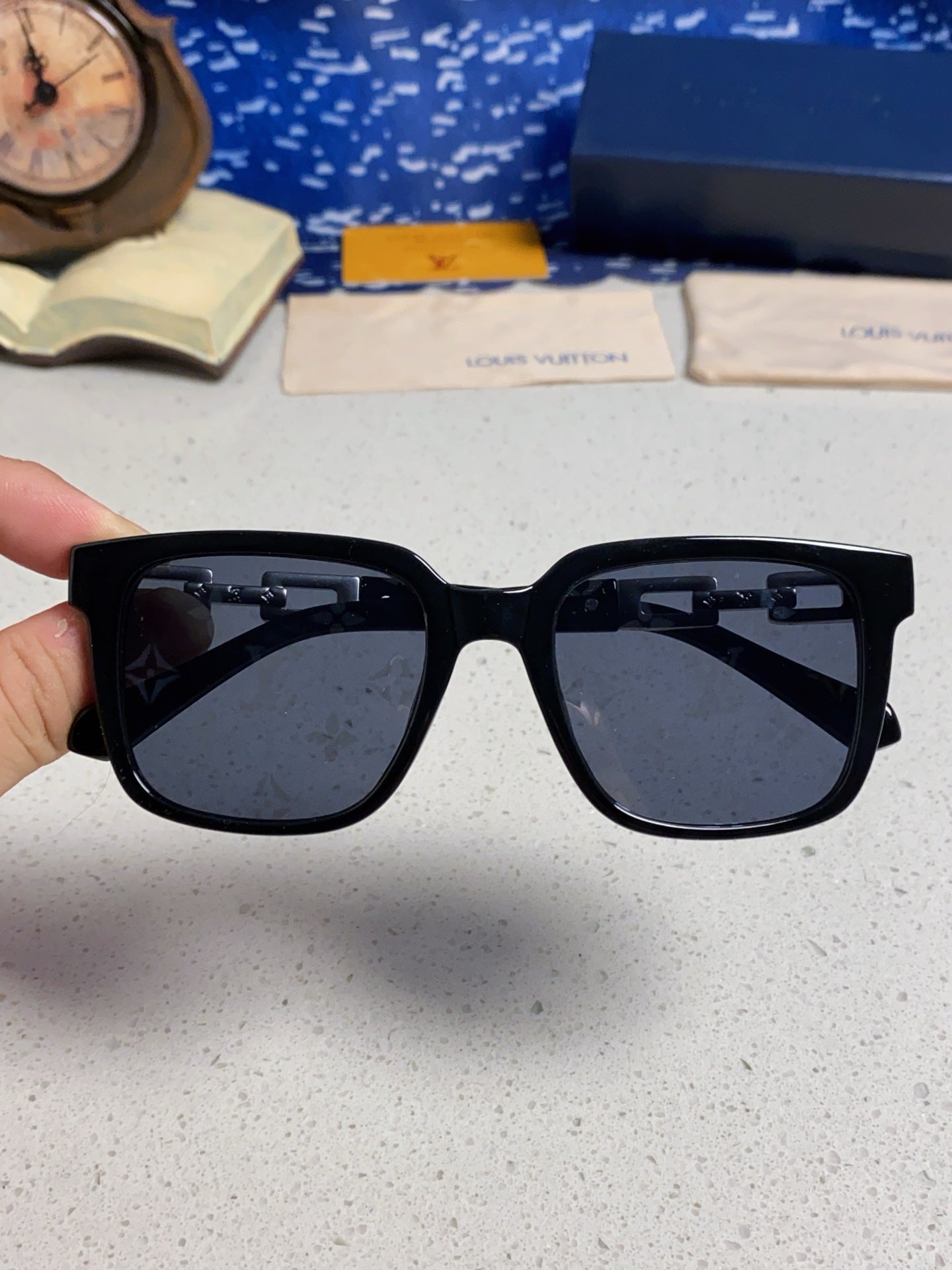Louis Vuitton Square Blue Lens Sunglasses for Men & Women - 448544 - detail image 4