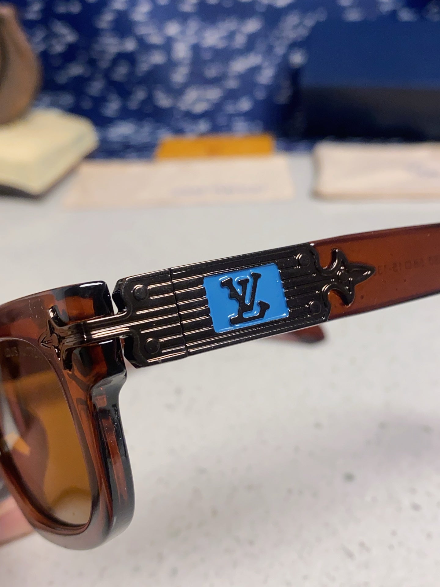 Louis Vuitton Square Brown Lens Sunglasses for Men & Women - 486221 - detail image 7