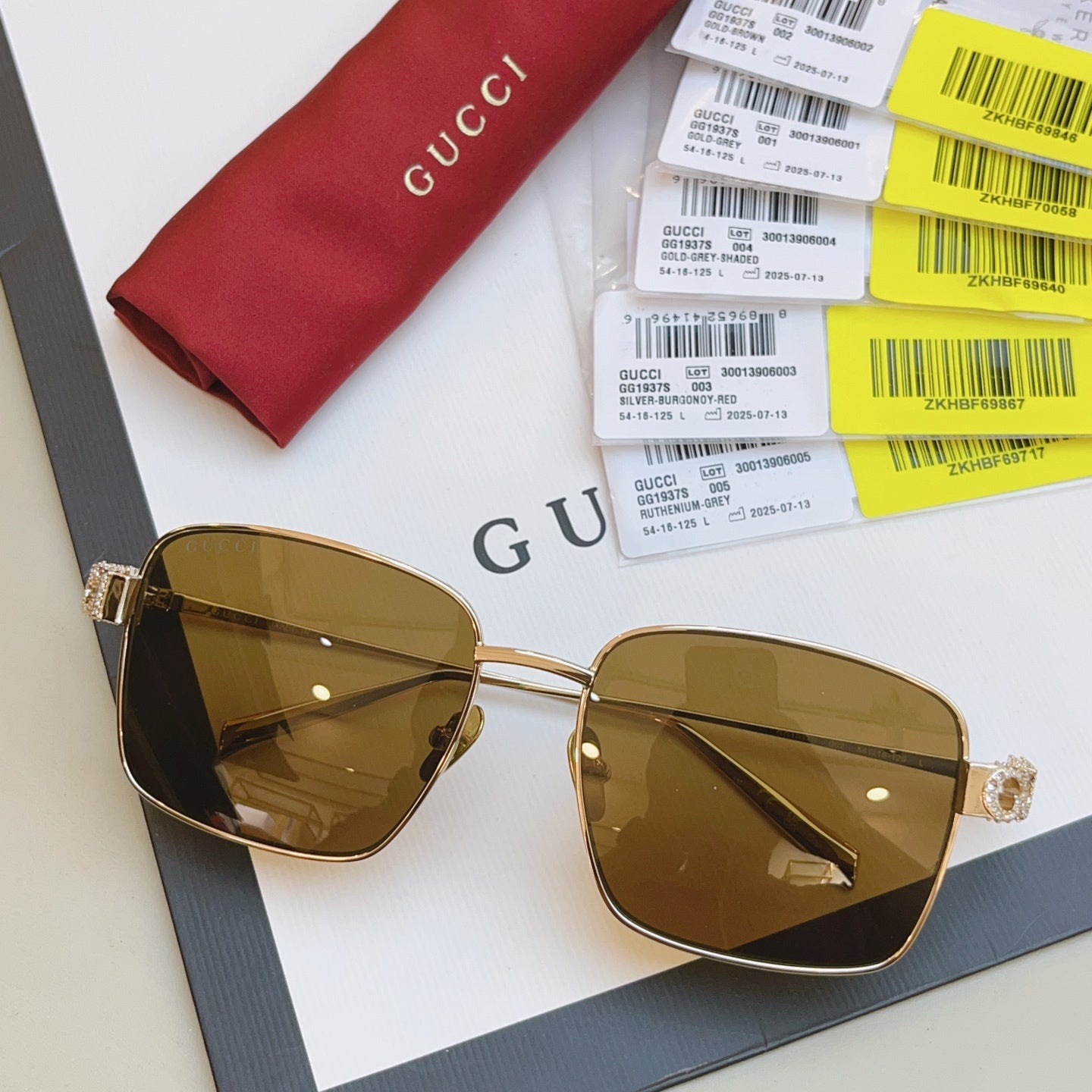 Gucci GG1937S Fashion Gray Lens Sunglasses for Men & Women - detail image 3