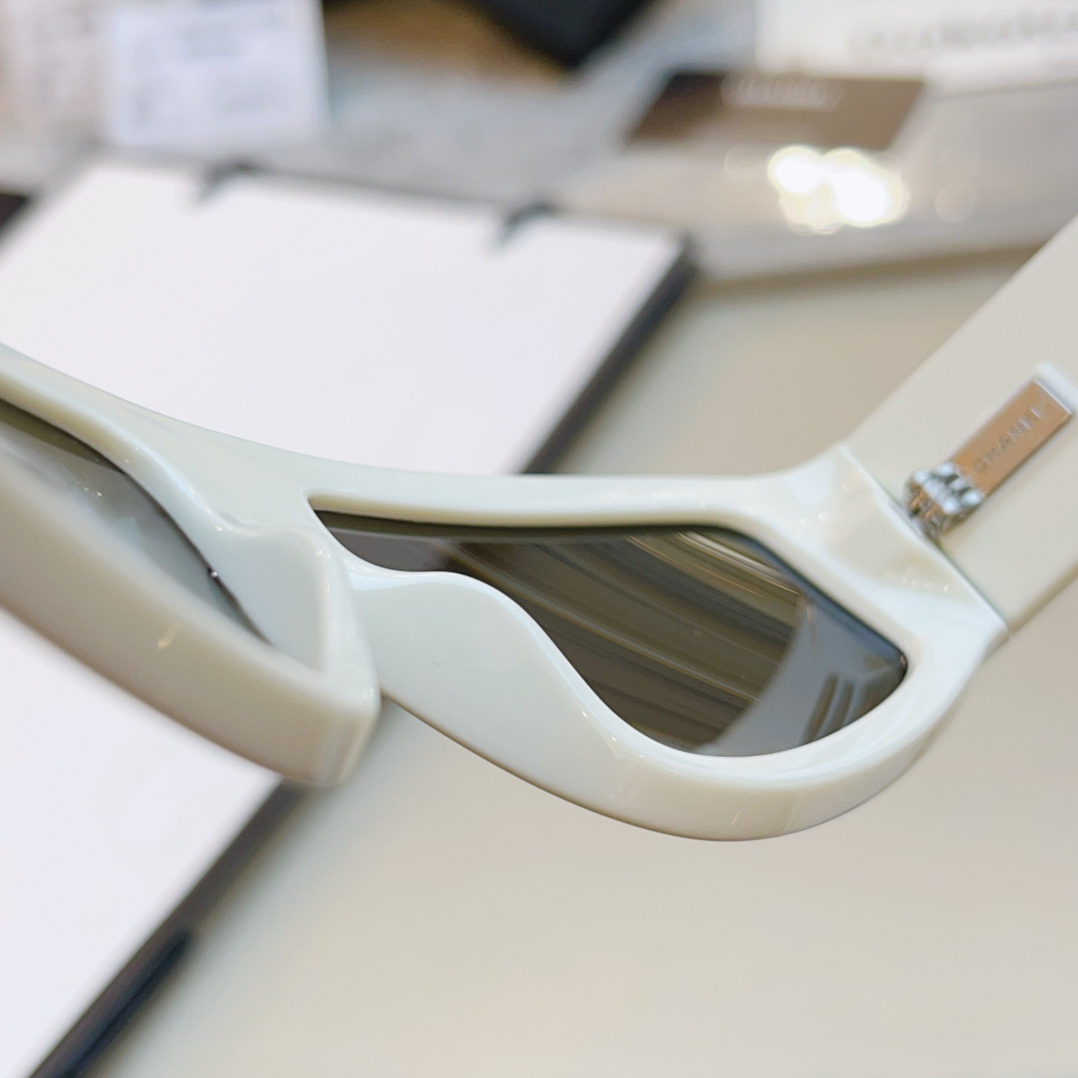 Chanel CH6057 Fashion Black Lens Sunglasses for Men & Women - 382342 - detail image 7