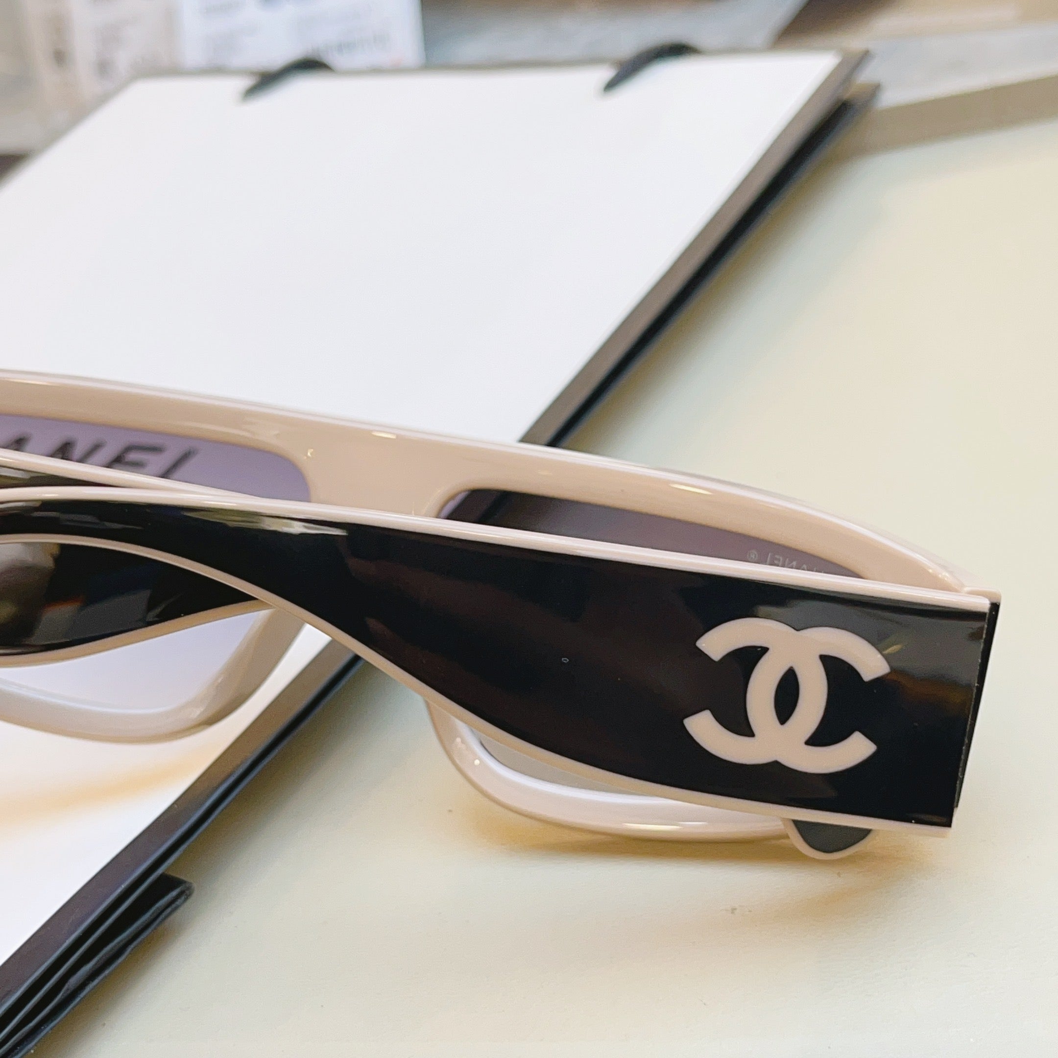 Chanel CH6057 Fashion Black Lens Sunglasses for Men & Women - detail image 5