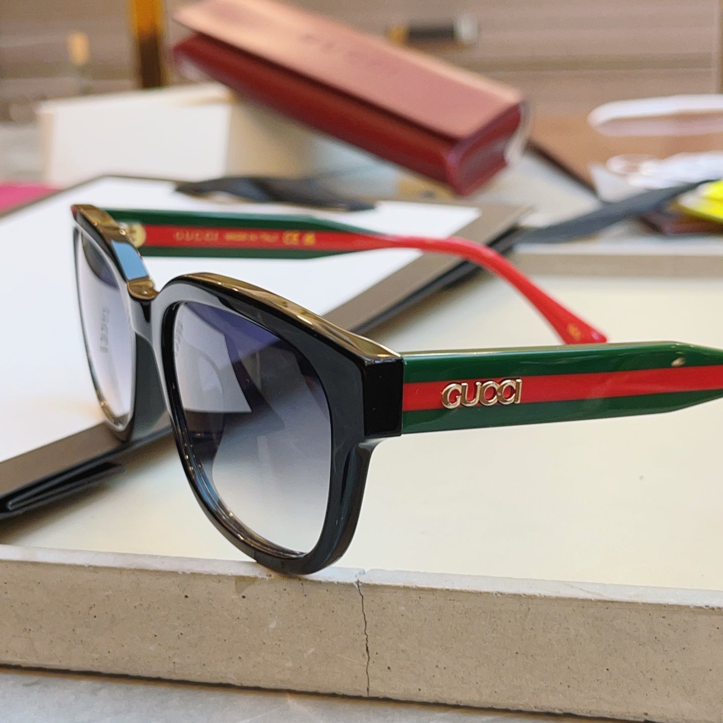 Gucci GG1872S Fashion Black Lens Sunglasses for Men & Women - 431309 - detail image 7