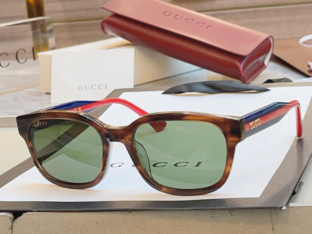 Gucci GG1872S Fashion Gray Lens Sunglasses for Men & Women - detail image 3
