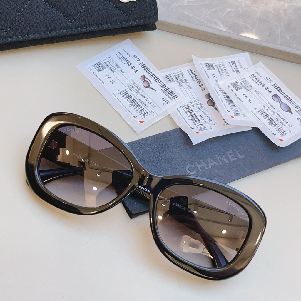 Chanel CH5468-B-A Fashion Black Lens Sunglasses for Men & Women - 371814 - detail image 2
