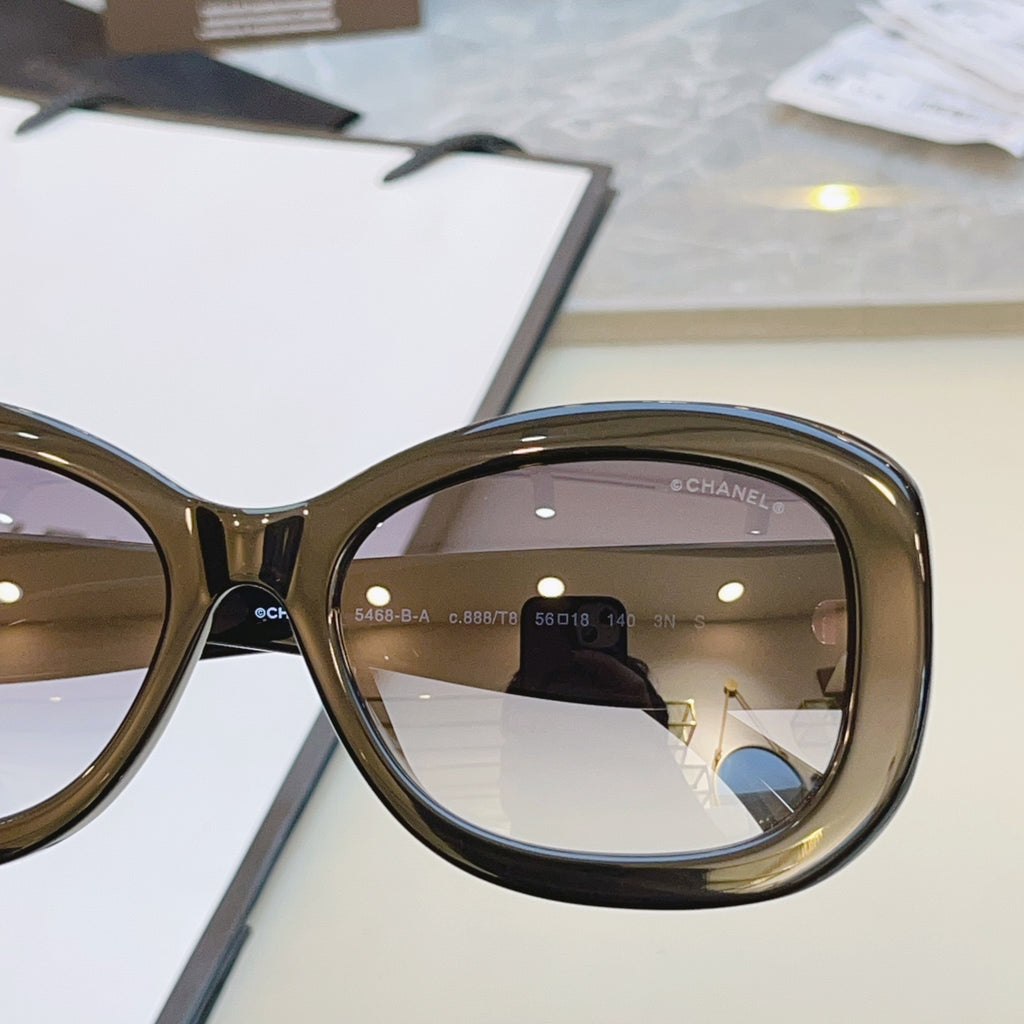 Chanel CH5468-B-A Fashion Black Lens Sunglasses for Men & Women - 371814 - detail image 8