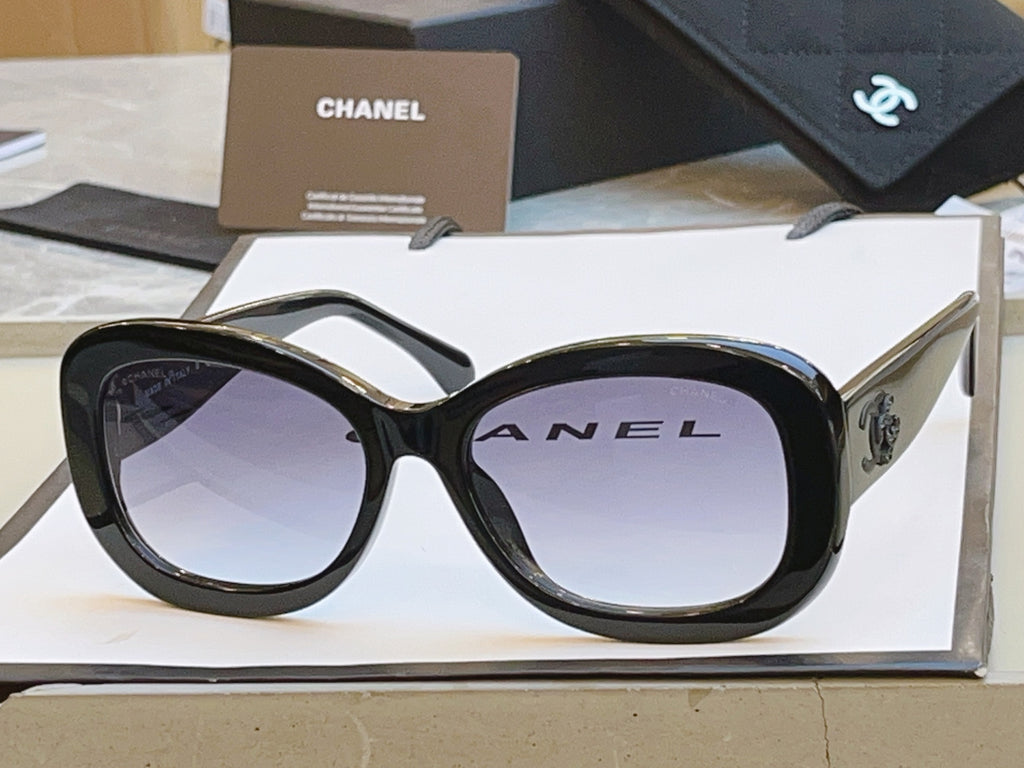 Chanel CH5468-B-A Fashion Black Lens Sunglasses for Men & Women - 371814