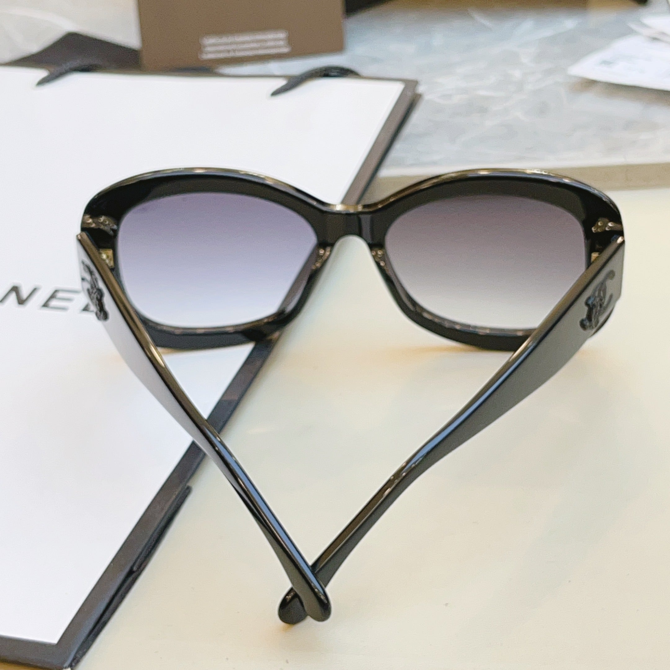 Chanel CH5468-B-A Fashion Silver Lens Sunglasses for Men & Women - detail image 6