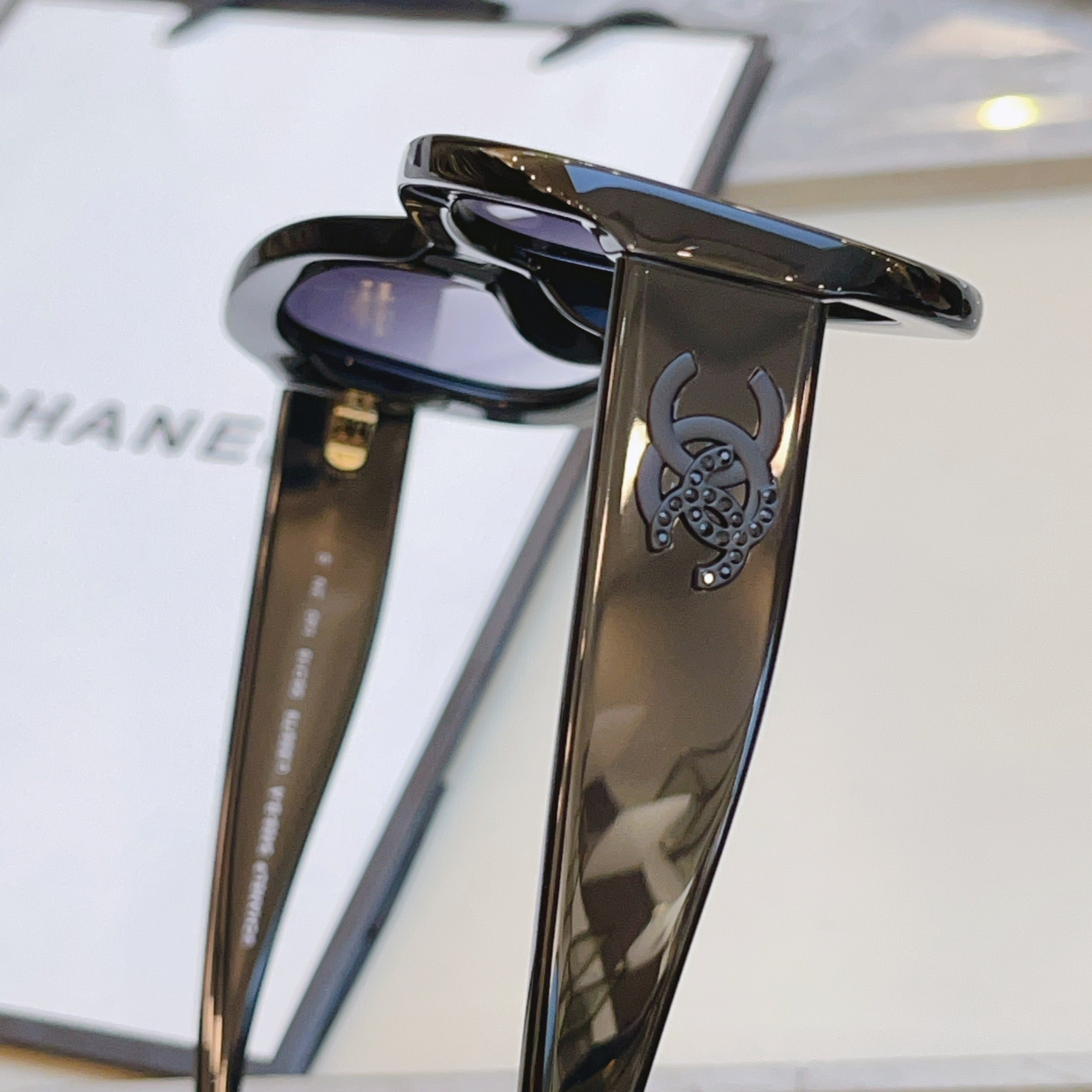 Chanel CH5468-B-A Fashion Black Lens Sunglasses for Men & Women - 371814 - detail image 7