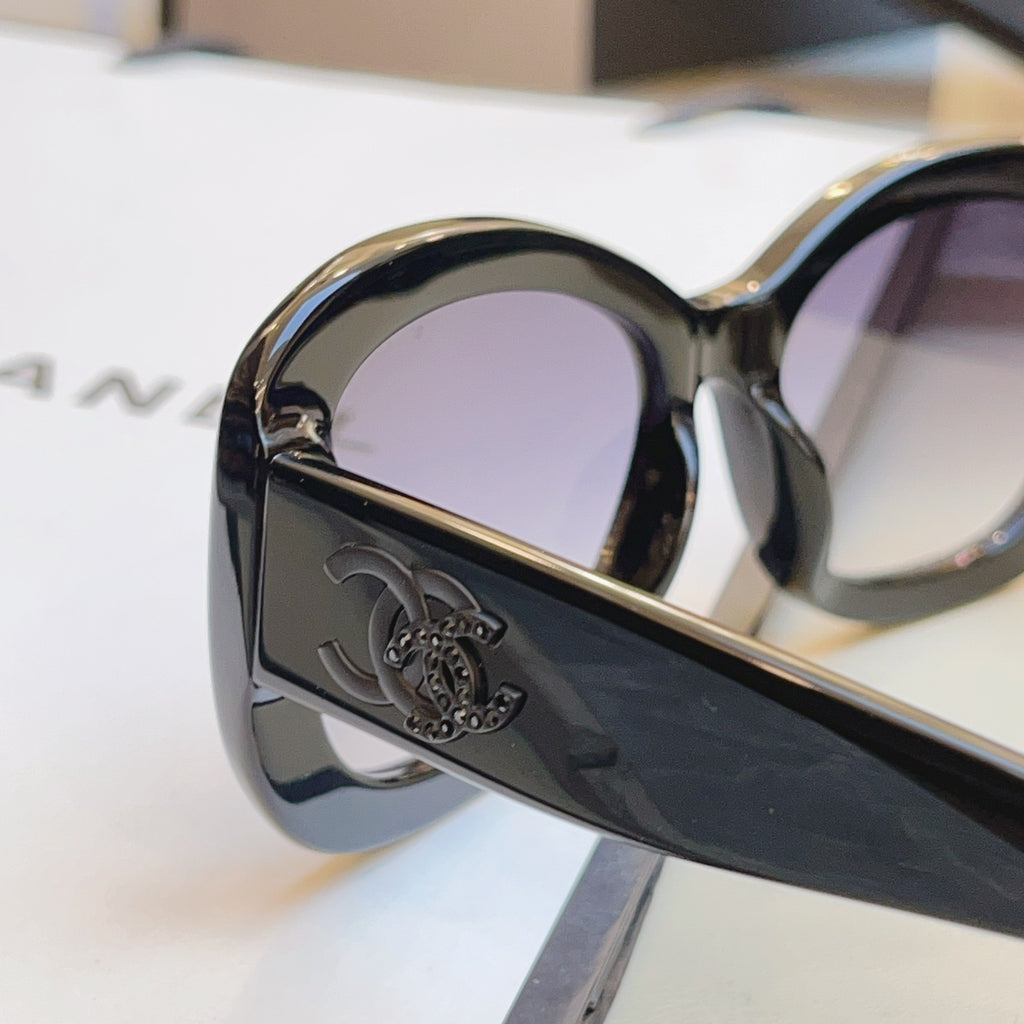 Chanel CH5468-B-A Fashion Black Lens Sunglasses for Men & Women - 371814 - detail image 3