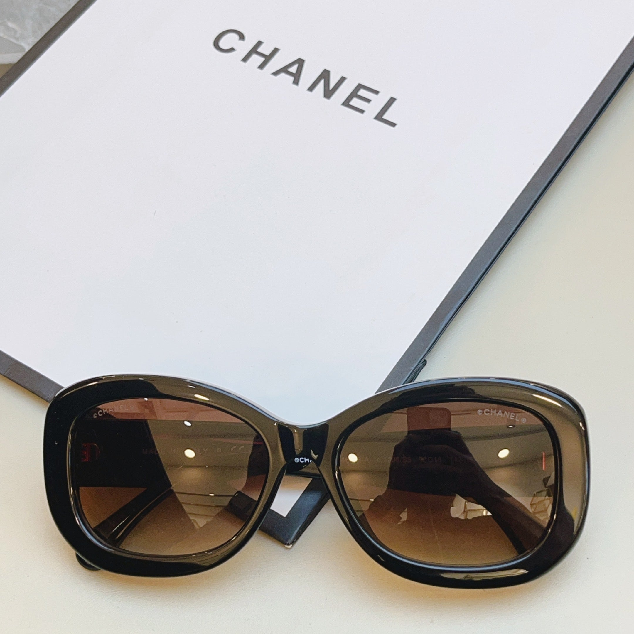 Chanel CH5468-B-A Fashion Black Lens Sunglasses for Men & Women - 371813