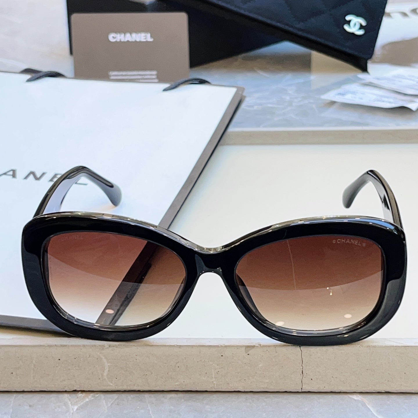 Chanel CH5468-B-A Fashion Black Lens Sunglasses for Men & Women - 371813 - detail image 9