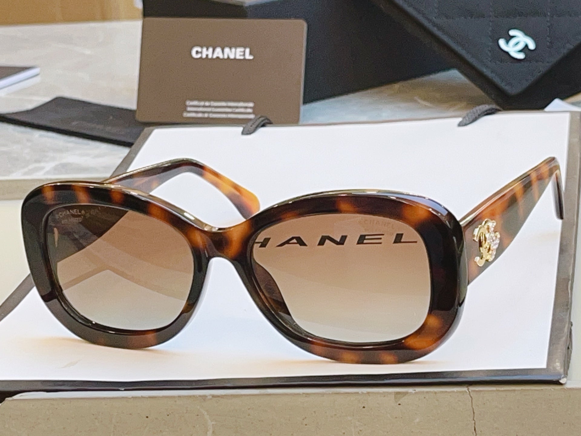 Chanel CH5468-B-A Fashion Brown Lens Sunglasses for Men & Women - 371812 - detail image 2