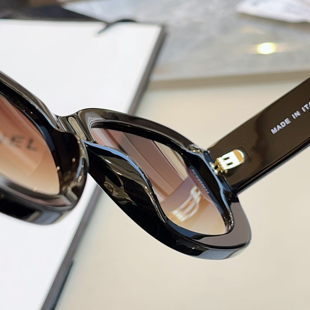 Chanel CH5468-B-A Fashion Black Lens Sunglasses for Men & Women - 371813 - detail image 4