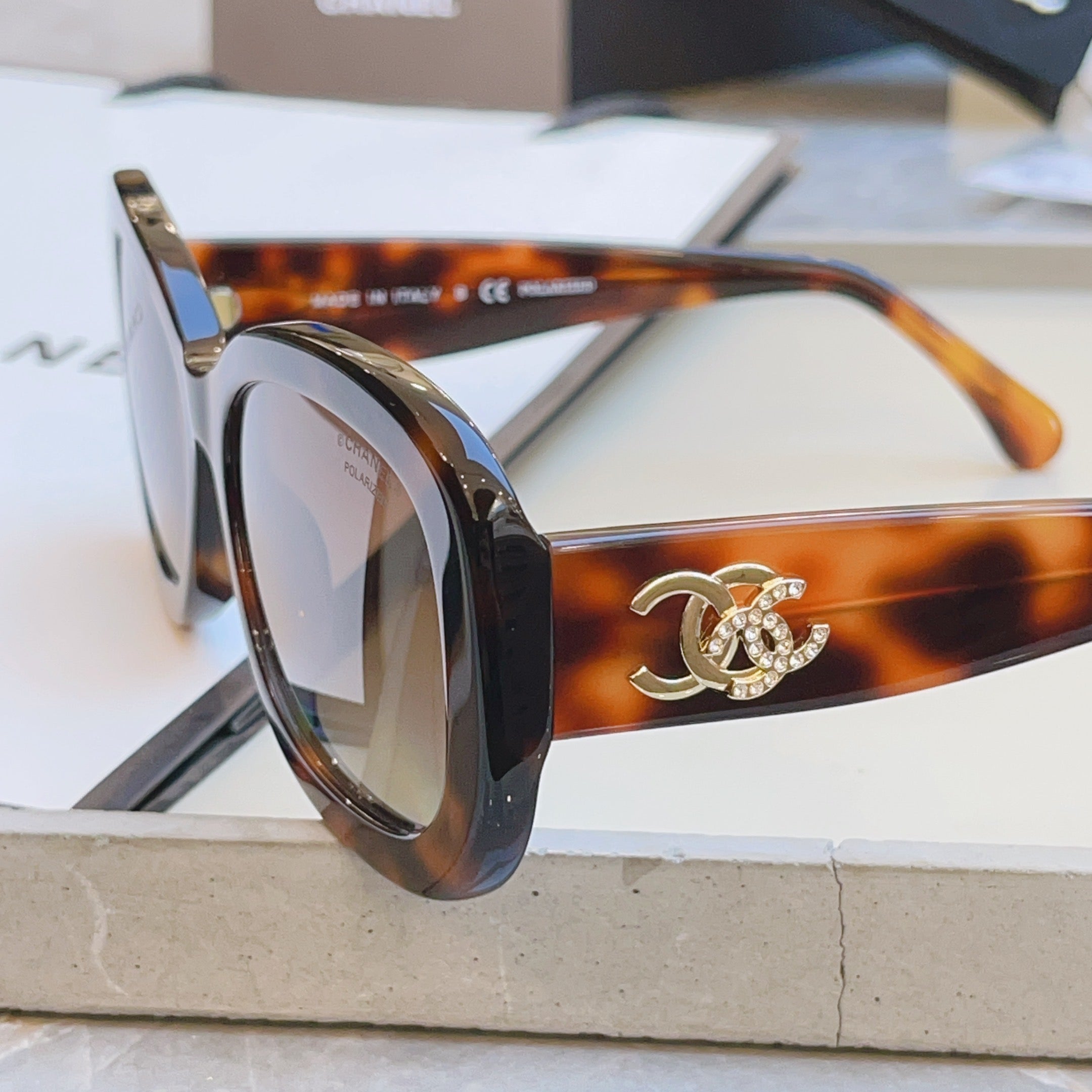 Chanel CH5468-B-A Fashion Brown Lens Sunglasses for Men & Women - 371812 - detail image 4
