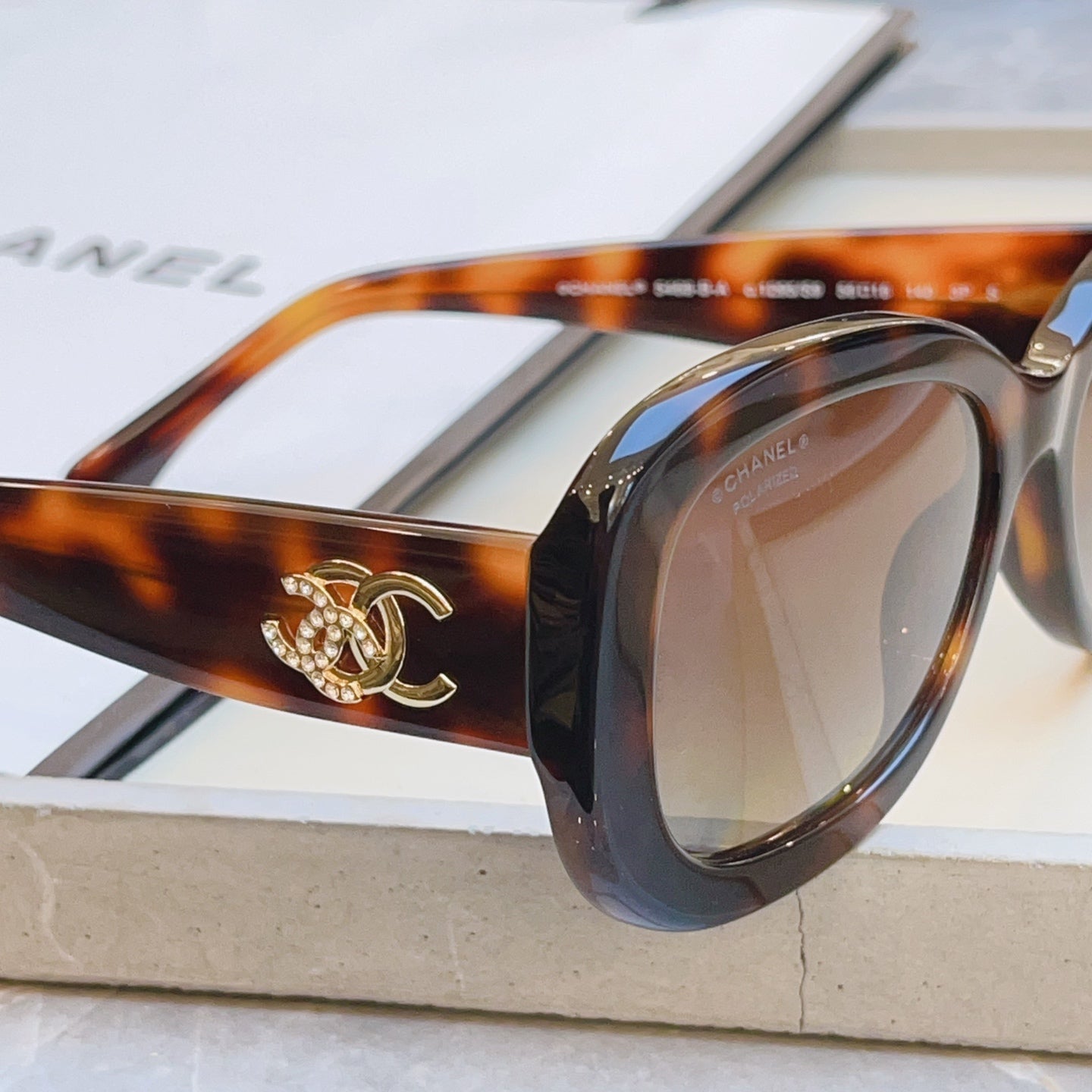 Chanel CH5468-B-A Fashion Brown Lens Sunglasses for Men & Women - 371812 - detail image 7