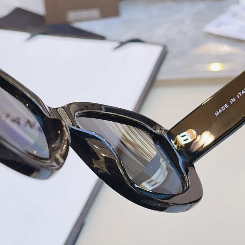 Chanel CH5468-B-A Fashion Black Lens Sunglasses for Men & Women - detail image 5