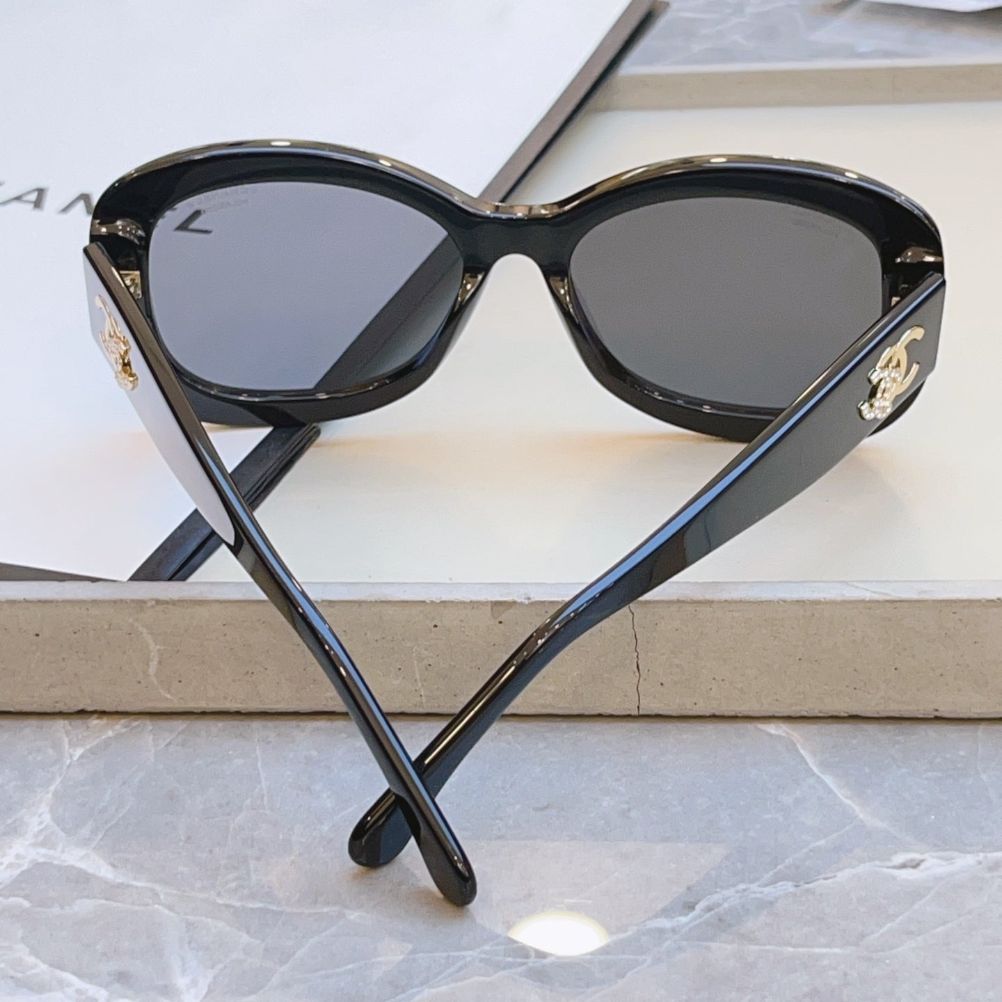 Chanel CH5468-B-A Fashion Black Lens Sunglasses for Men & Women - 371815 - detail image 6