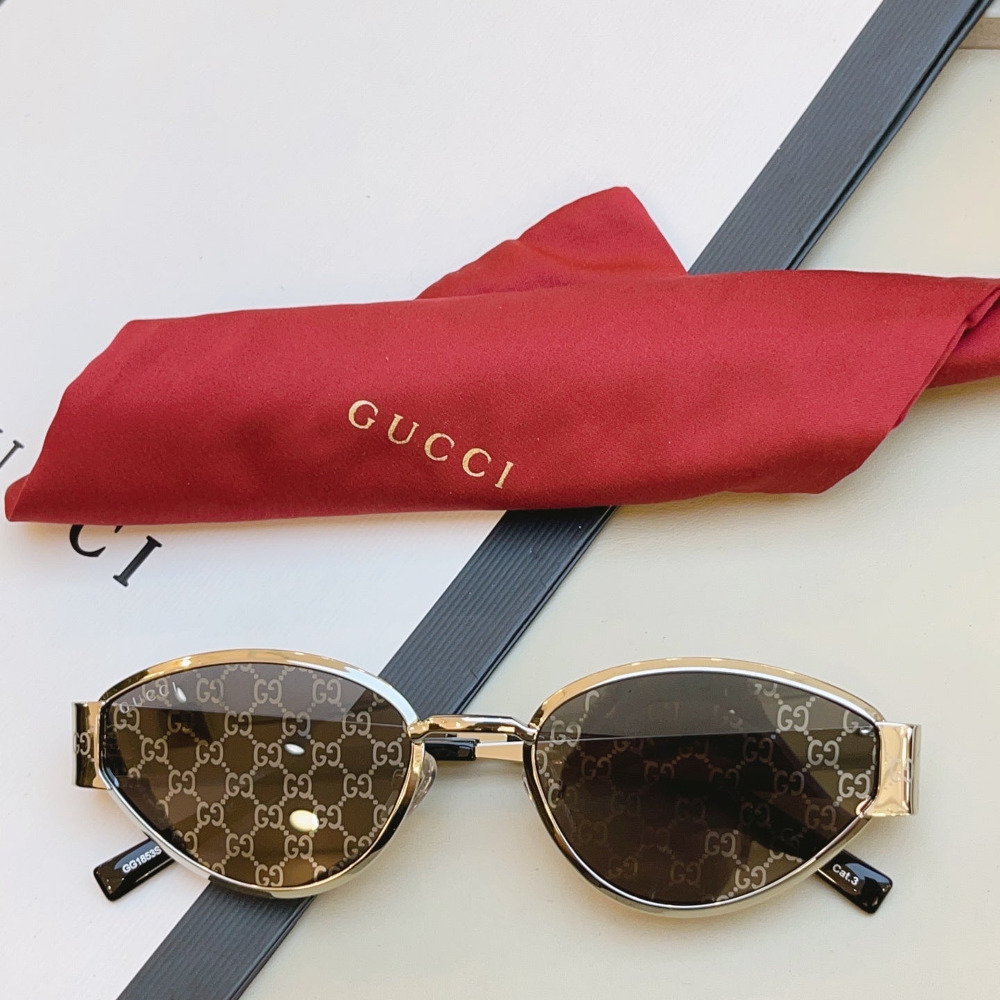 Gucci GG1853O Fashion Red Lens Sunglasses for Men & Women - detail image 2