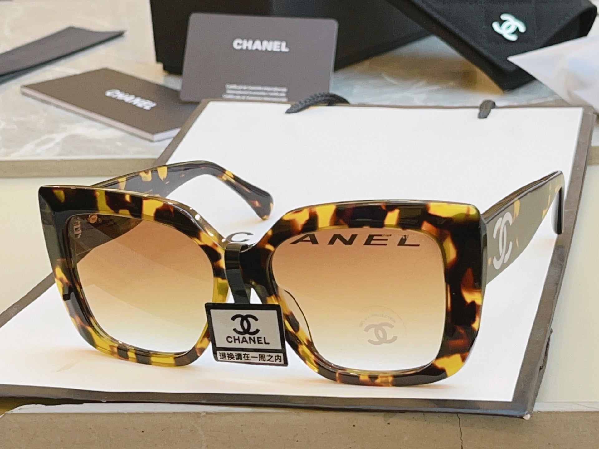 Chanel 9191H Fashion Black Lens Sunglasses for Men & Women - 358066 - detail image 2