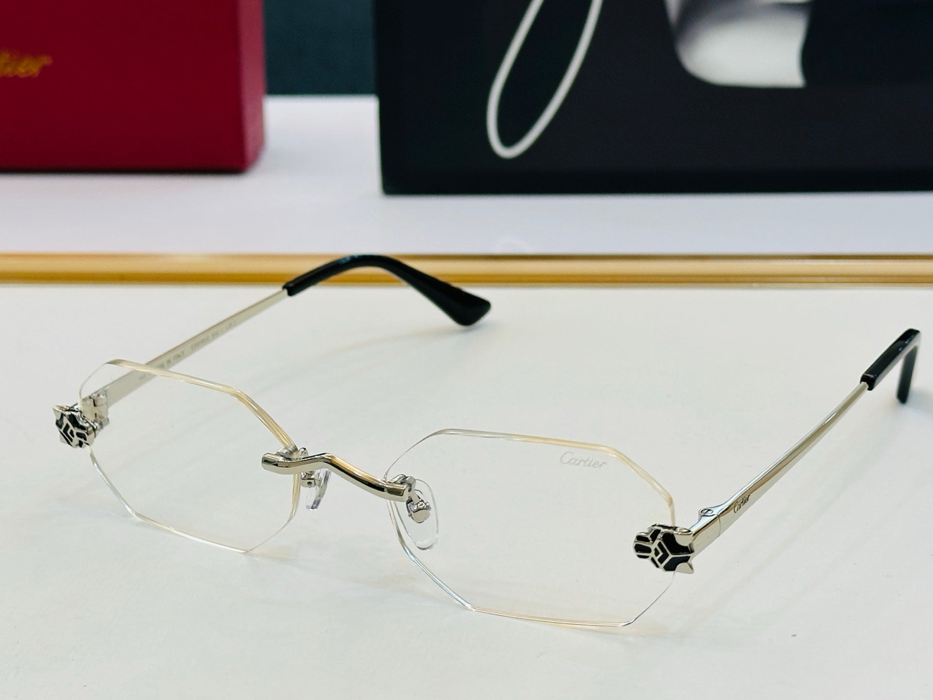 Cartier CT0599O Fashion Gray Lens Sunglasses for Men & Women - detail image 7