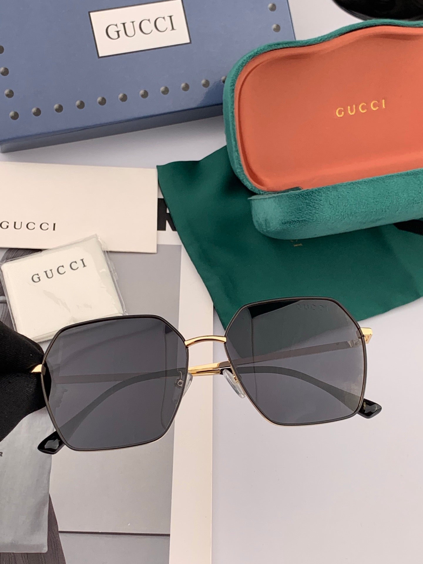 Gucci G1826 Polarized Oversized Gold Lens Sunglasses for Men & Women - 866956 - detail image 2