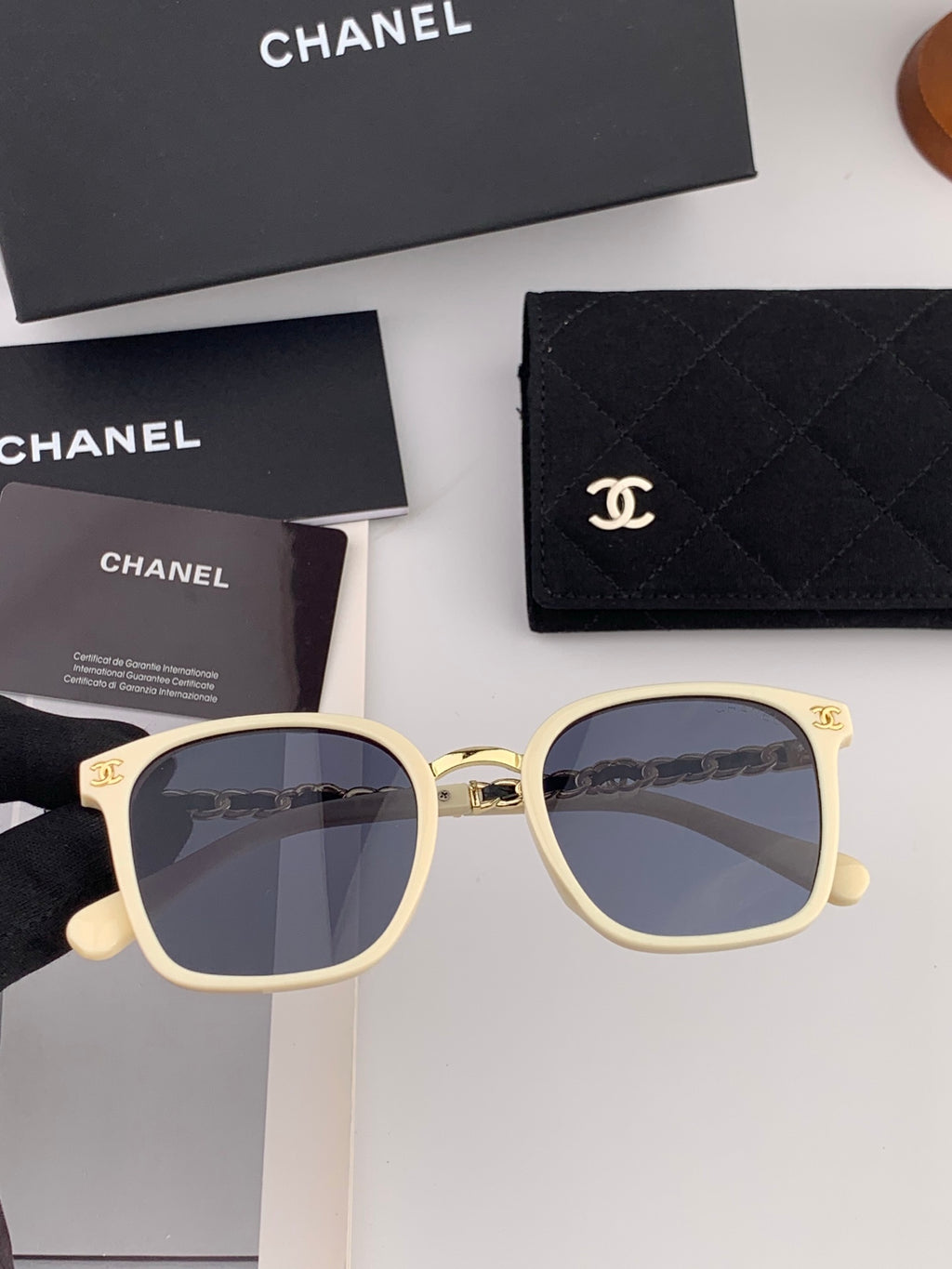 Chanel CH9076 Oversized Black Lens Sunglasses for Men & Women - detail image 3