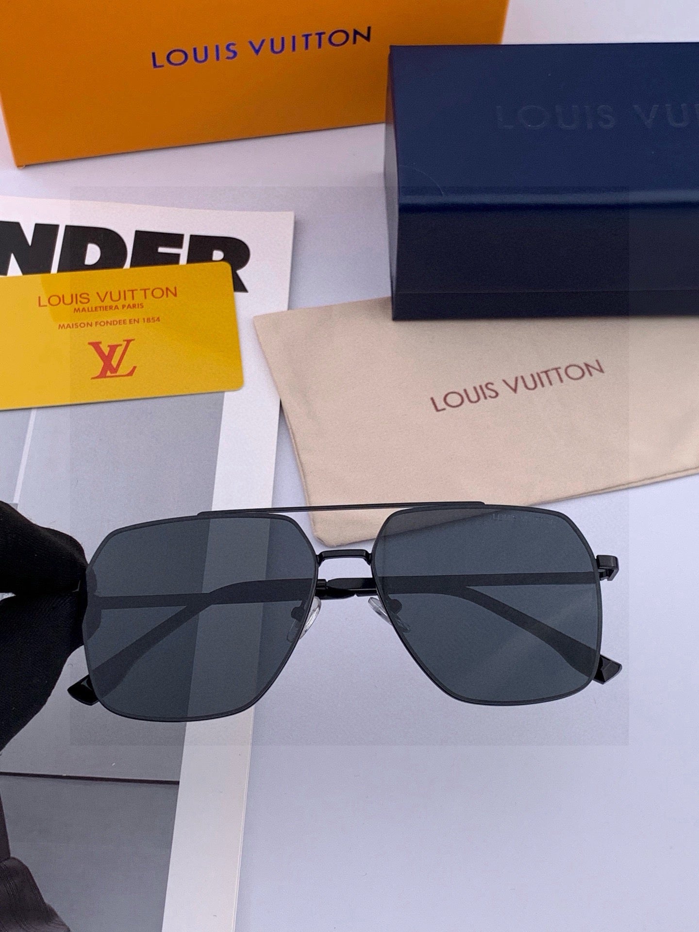Louis Vuitton L58900 Fashion Brown Lens Sunglasses for Men & Women - 866903
