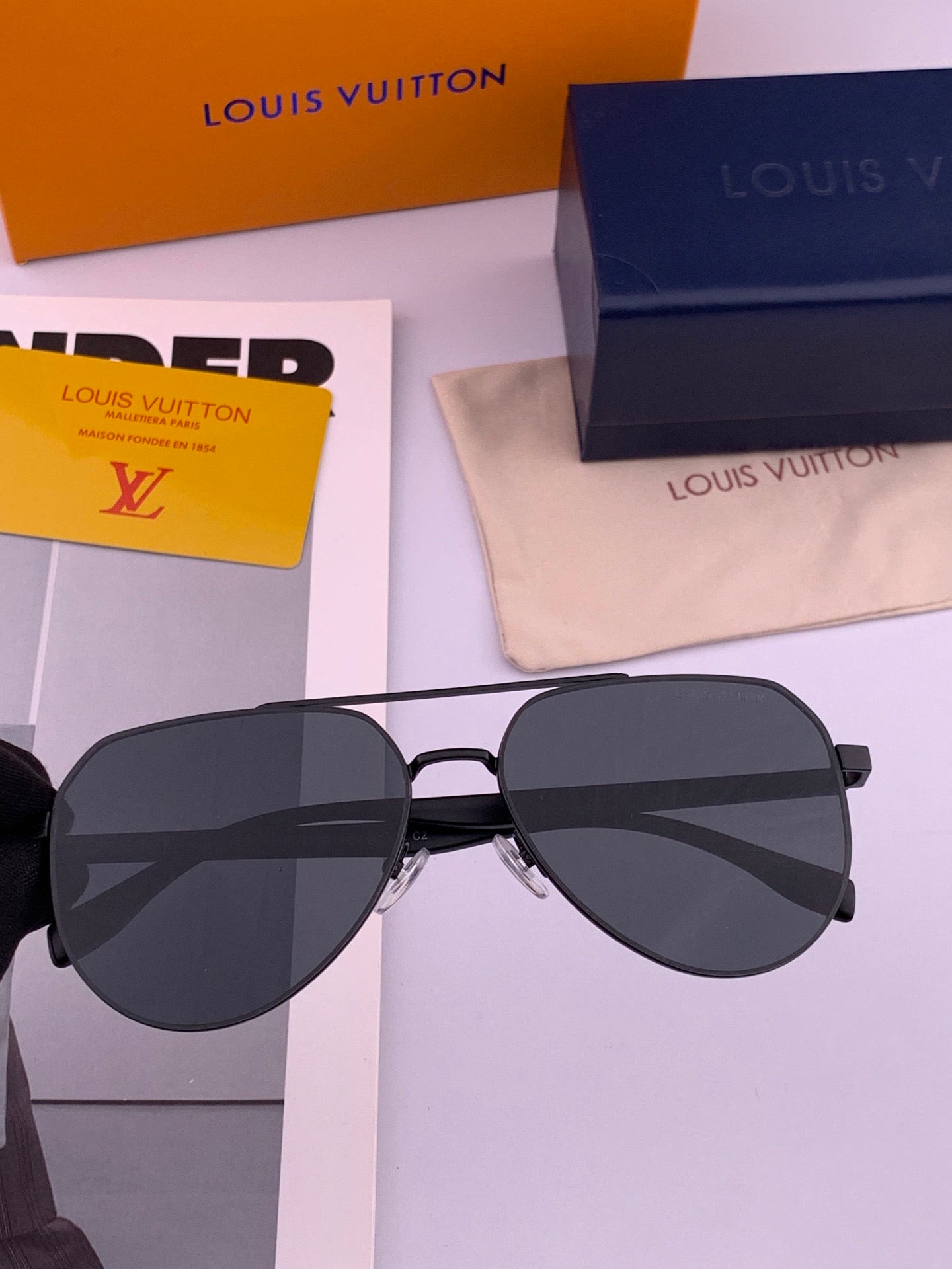Louis Vuitton L08902 Polarized Aviator Red Lens Sunglasses for Men - 866904