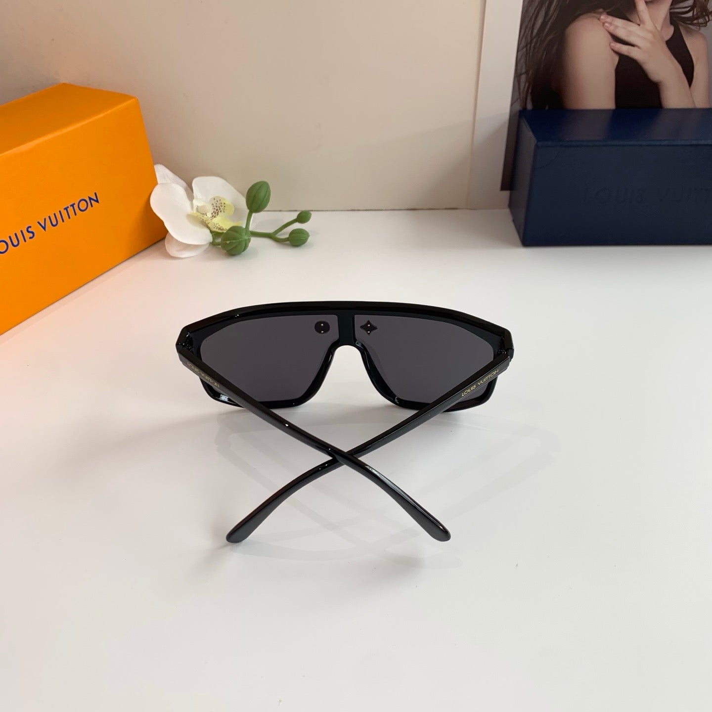 Louis Vuitton Fashion Black Lens Sunglasses for Men & Women - 431225 - detail image 2
