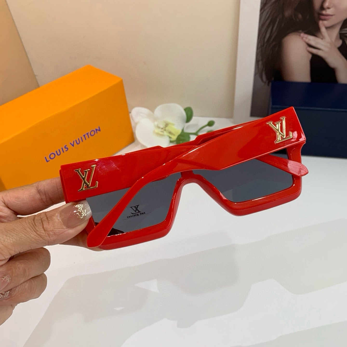 Louis Vuitton Square Red Lens Sunglasses for Men & Women - 997513 - detail image 3