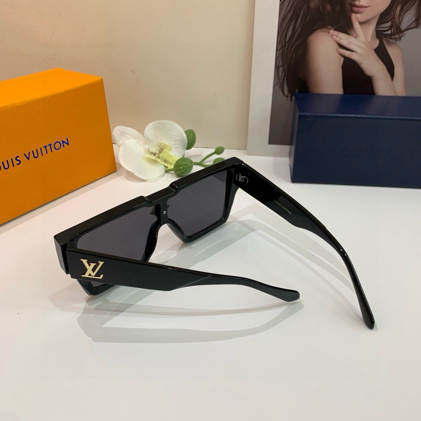 Louis Vuitton Square Black Lens Sunglasses for Men & Women - 997515 - detail image 3
