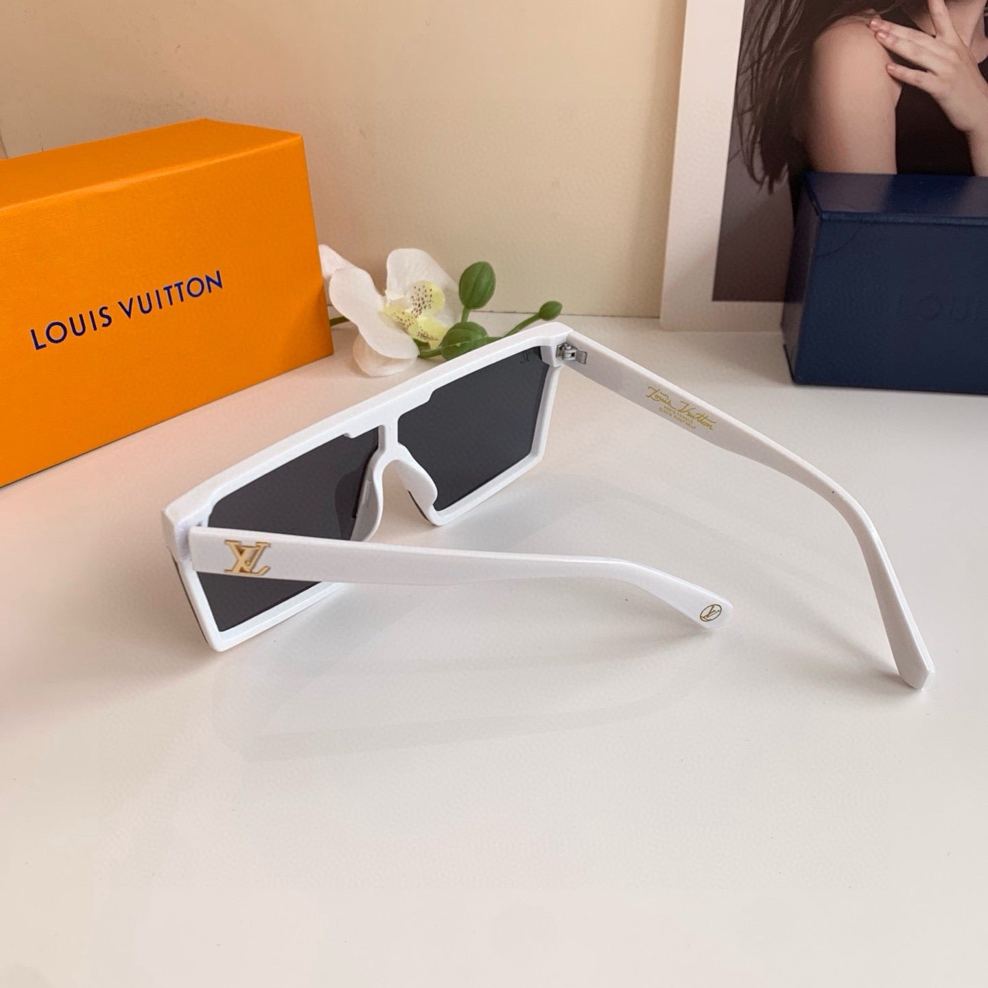 Louis Vuitton Square Black Lens Sunglasses for Men & Women - 933750 - detail image 2