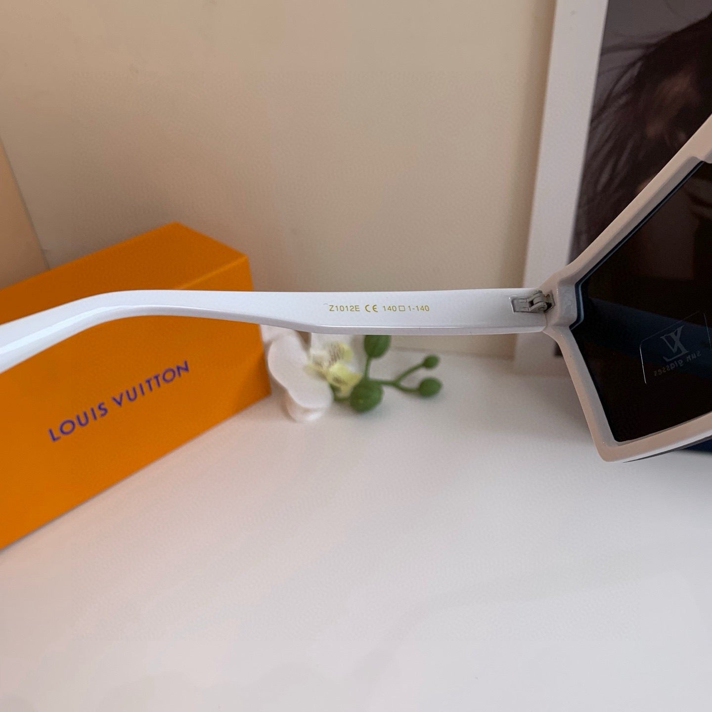 Louis Vuitton Square Black Lens Sunglasses for Men & Women - 933750