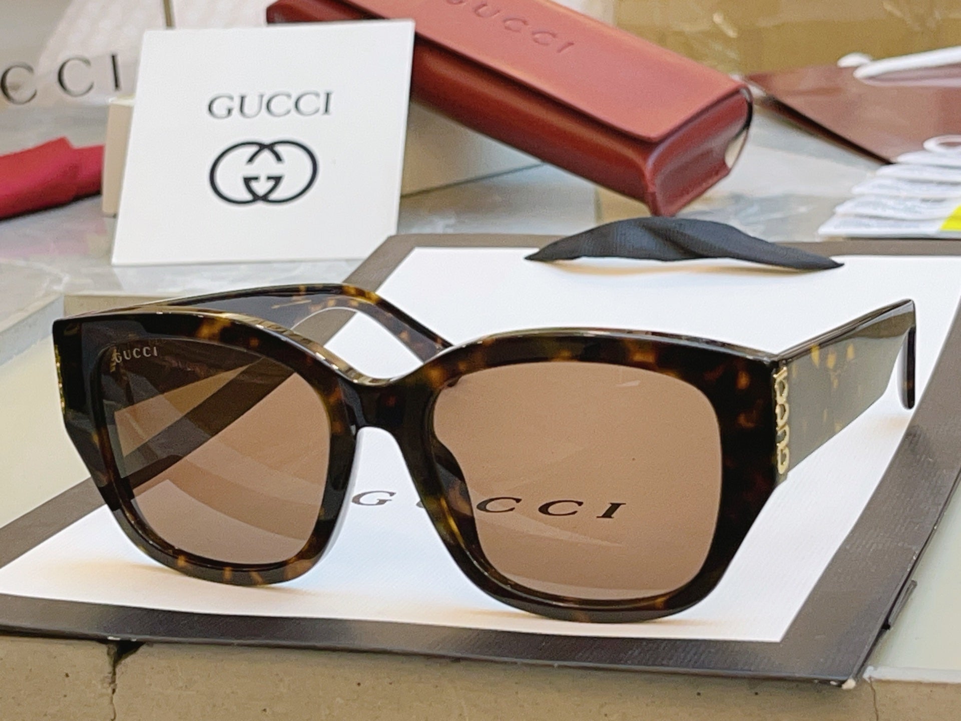 Gucci GG2043SA Fashion Gray Lens Sunglasses for Men & Women - detail image 3