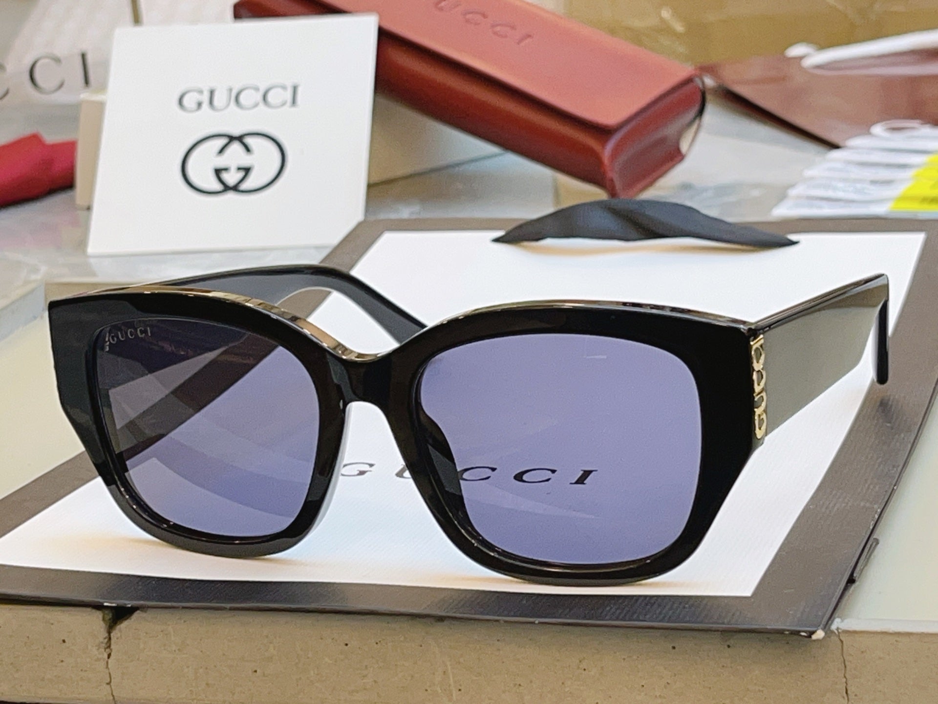 Gucci GG2043SA Fashion Gray Lens Sunglasses for Men & Women - detail image 5