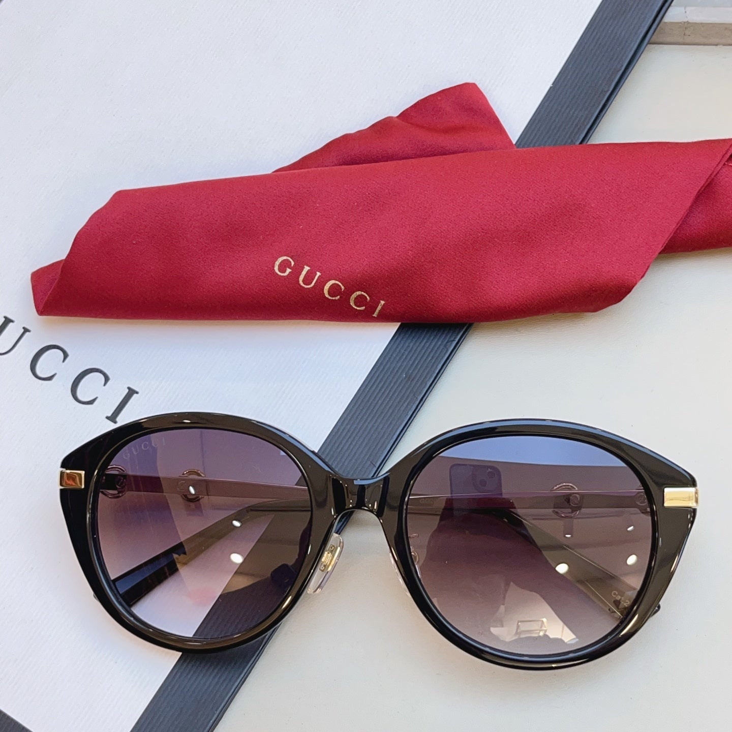 Gucci GG2056SA Fashion Black Lens Sunglasses for Men & Women - detail image 2