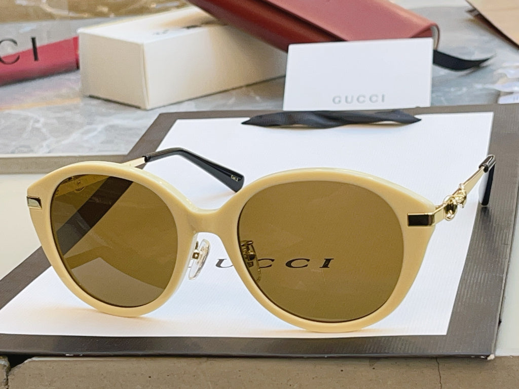 Gucci GG2056SA Fashion Gray Lens Sunglasses for Men & Women - detail image 3