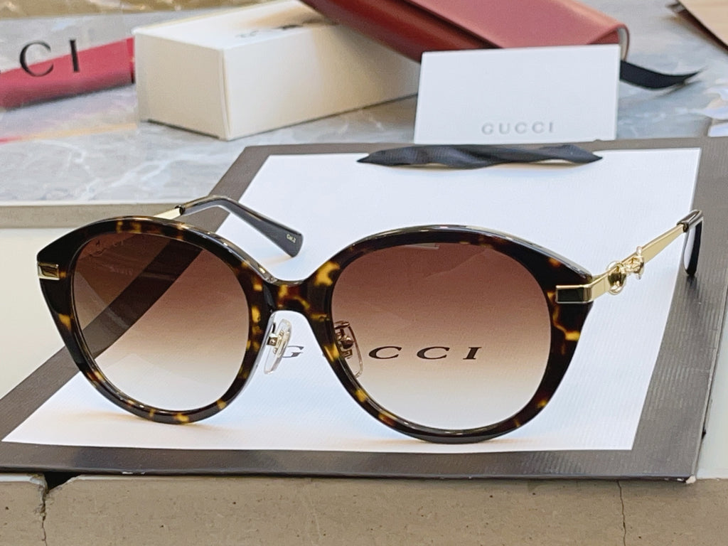 Gucci GG2056SA Fashion Gray Lens Sunglasses for Men & Women - detail image 2