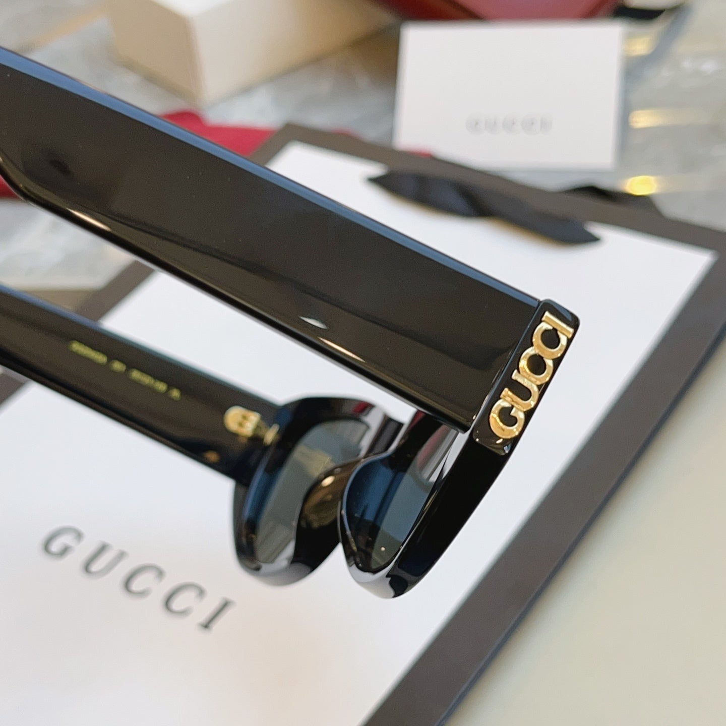 Gucci GG2044SA Fashion Black Lens Sunglasses for Men & Women - detail image 2